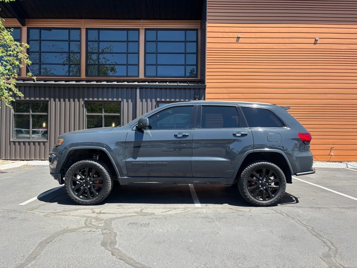 2018 Jeep Grand Cherokee — side profile view