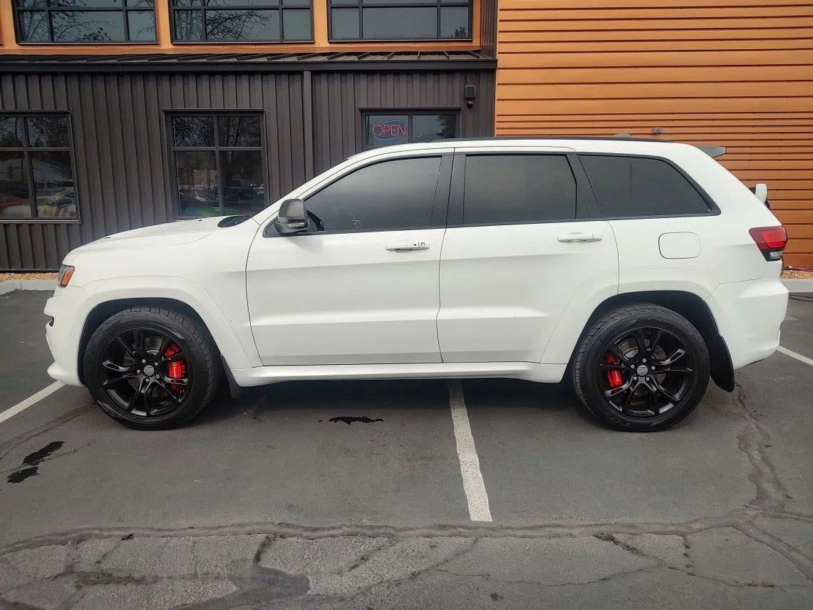 2015 Jeep Grand Cherokee — side profile view