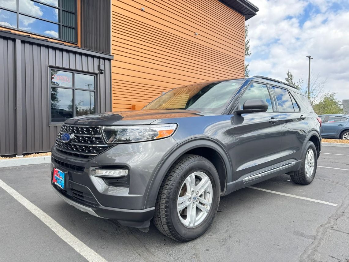 2020 Ford Explorer XLT in Magnetic — front three-quarter view