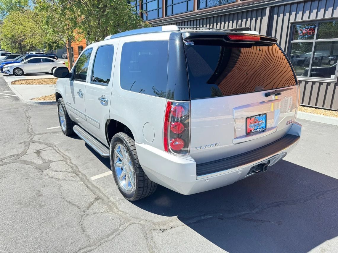 2014 GMC Yukon — rear three-quarter view