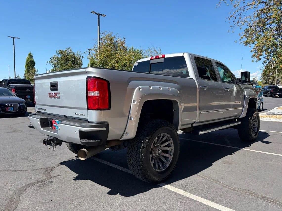2019 GMC Sierra 2500HD — detail view